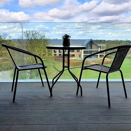 Spacious Balcony View Apt Near Nec Bhx Free Parking Sleeps 4 Hockley Heath Room photo